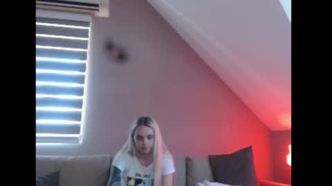 Snapshot of dreamcatcherfantasy chatting on July 14, 2026, 7:24 am A girl online show from July 14, 2026, 7:24 am