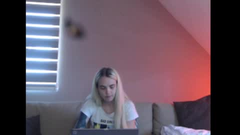 Snapshot of dreamcatcherfantasy chatting on July 14, 2026, 10:21 am A girl online show from July 14, 2026, 10:21 am