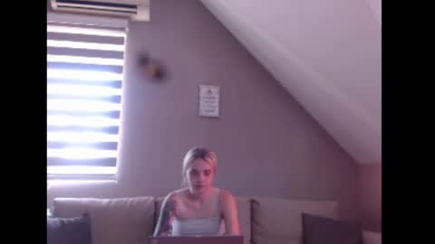 Snapshot of dreamcatcherfantasy chatting on July 17, 2026, 7:26 am A girl online show from July 17, 2026, 7:26 am