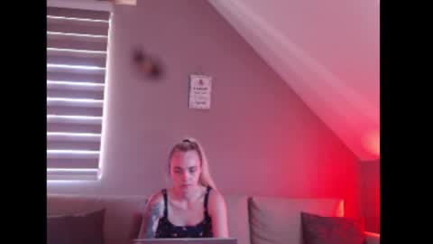 Snapshot of dreamcatcherfantasy chatting on August 2, 2026, 7:07 am A girl online show from August 2, 2026, 7:07 am