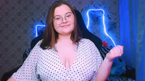 dreamforyoue2 online show from October 31, 2025, 8:54 pm