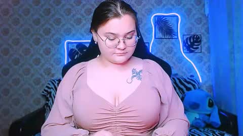 dreamforyoue2 online show from November 13, 2025, 8:08 pm