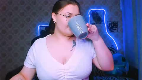 dreamforyoue2 online show from November 19, 2025, 4:29 pm