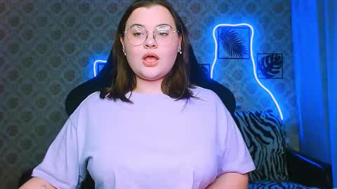 dreamforyoue2 online show from December 15, 2025, 8:35 pm