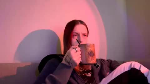 Luna online show from November 21, 2025, 9:08 am