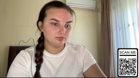 Mila online show from September 15, 2025, 2:39 pm