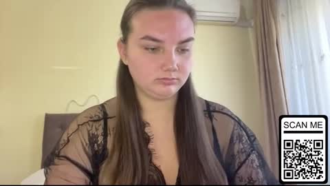 Mila online show from September 18, 2025, 7:10 am