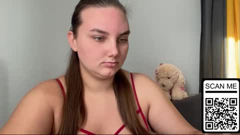 Mila online show from September 26, 2025, 2:43 pm