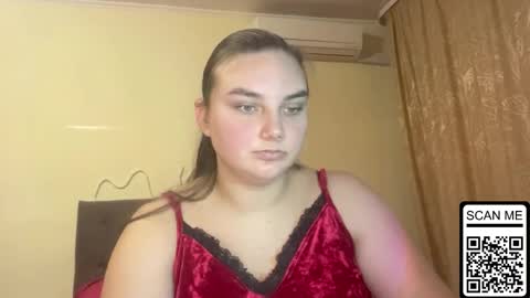 Mila online show from October 6, 2025, 3:31 pm