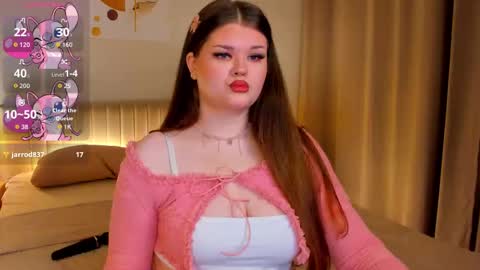 Elle online show from September 10, 2025, 4:56 am