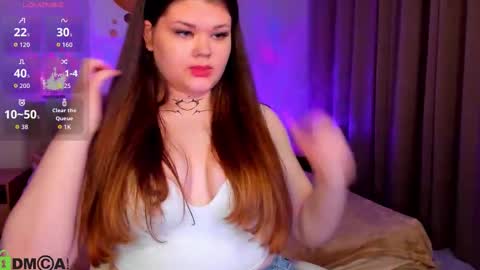 Elle online show from September 19, 2025, 4:36 am