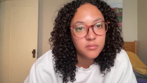 RIRI OR DREAMY online show from January 1, 2025, 8:26 pm