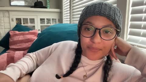 RIRI OR DREAMY online show from January 25, 2025, 11:32 pm