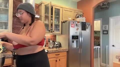 RIRI OR DREAMY online show from February 14, 2025, 4:31 pm