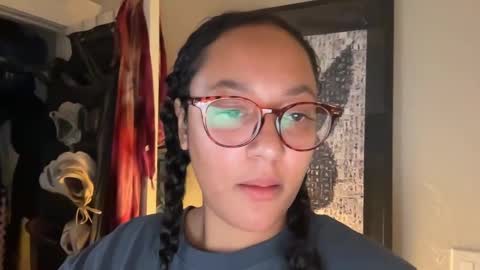 RIRI OR DREAMY online show from February 19, 2025, 6:00 pm