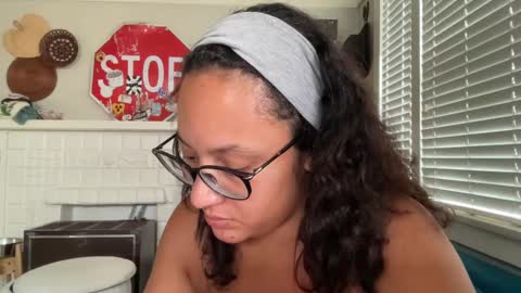 RIRI OR DREAMY online show from September 14, 2025, 5:23 pm