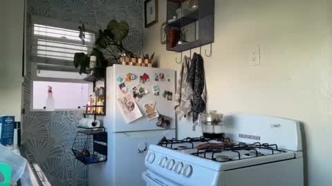 RIRI OR DREAMY online show from October 4, 2025, 3:21 pm