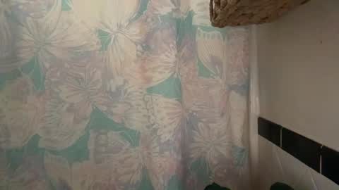 RIRI OR DREAMY online show from October 11, 2025, 6:50 pm