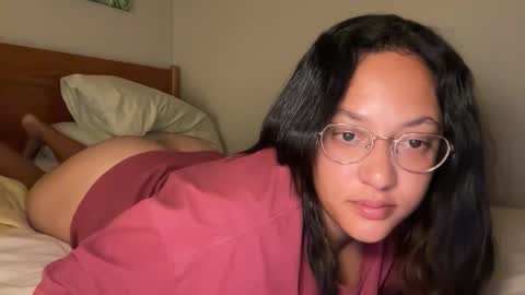 RIRI OR DREAMY online show from April 19, 2026, 2:33 am