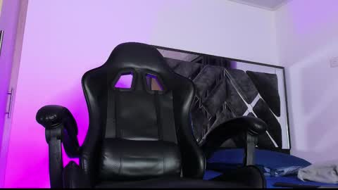 Snapshot of drekev_ chatting on December 16, 2025, 7:02 am Kevin online show from December 16, 2025, 7:02 am