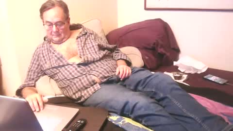 Snapshot of drfeelgood777 chatting on December 16, 2024, 3:40 am Dr. Feelgood online show from December 16, 2024, 3:40 am