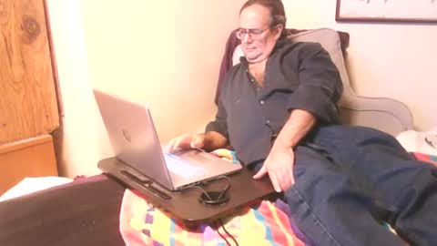 Snapshot of drfeelgood777 chatting on January 1, 2025, 5:22 am Dr. Feelgood online show from January 1, 2025, 5:22 am