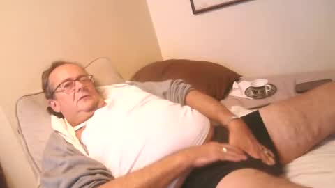 Snapshot of drfeelgood777 chatting on October 5, 2025, 4:11 am Dr. Feelgood online show from October 5, 2025, 4:11 am