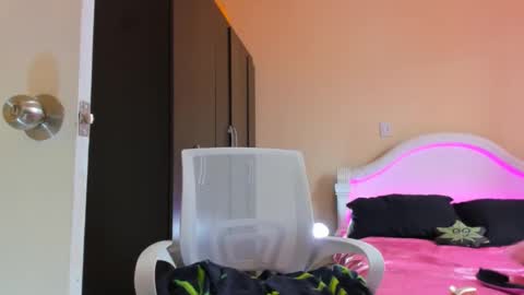 drippyorlove online show from February 14, 2025, 7:12 pm