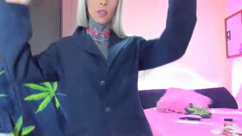 drippyorlove online show from February 16, 2025, 11:16 pm