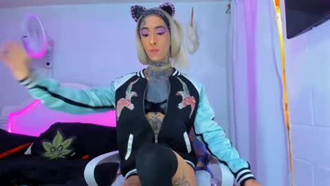 drippyorlove online show from September 23, 2025, 8:34 pm