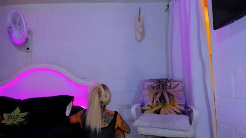 drippyorlove online show from September 24, 2025, 2:09 pm