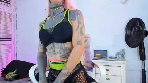 drippyorlove online show from April 20, 2026, 7:04 pm