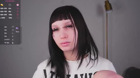 Luna online show from November 28, 2025, 5:32 am