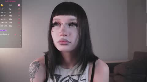 Luna online show from December 2, 2025, 5:46 am