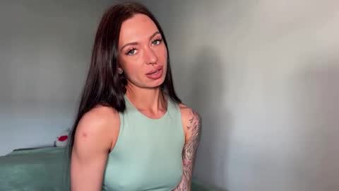 Bella online show from May 18, 2026, 2:51 am