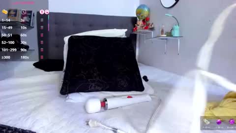 Snapshot of dulccemariaa chatting on October 18, 2025, 10:32 pm Dulce Maria online show from October 18, 2025, 10:32 pm