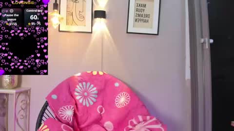 dulce__fiore07 online show from September 25, 2025, 1:15 pm