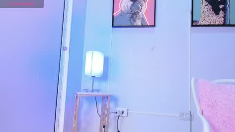 dulce__fiore07 online show from April 20, 2026, 11:57 am