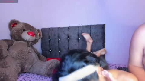 dulce_and_lion online show from November 18, 2025, 1:11 am