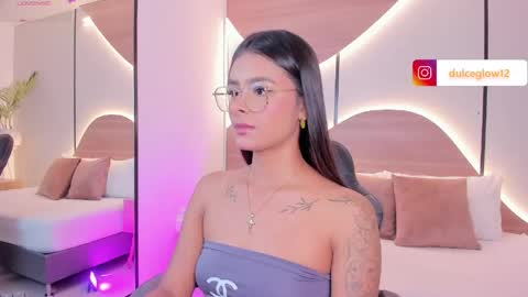 Snapshot of dulce_glow_ chatting on April 30, 2026, 1:56 am D U L C E online show from April 30, 2026, 1:56 am