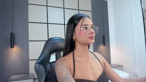 Snapshot of dulce_glow_ chatting on June 1, 2026, 7:37 pm D U L C E online show from June 1, 2026, 7:37 pm