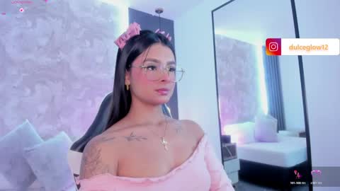 Snapshot of dulce_glow_ chatting on June 6, 2026, 9:19 pm D U L C E online show from June 6, 2026, 9:19 pm