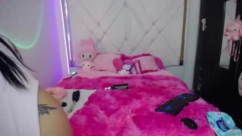 dulce_kiy online show from October 15, 2025, 5:40 am