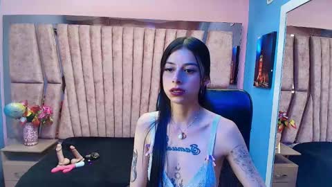 dulce_miiaa online show from November 20, 2025, 6:18 pm