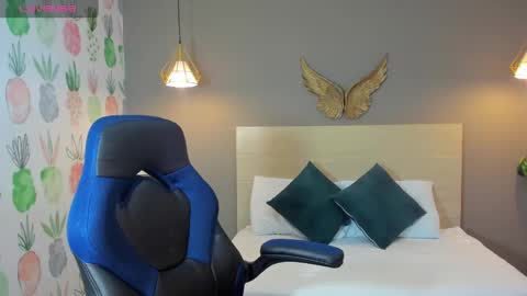 V I C T O R I A online show from February 17, 2025, 3:20 pm