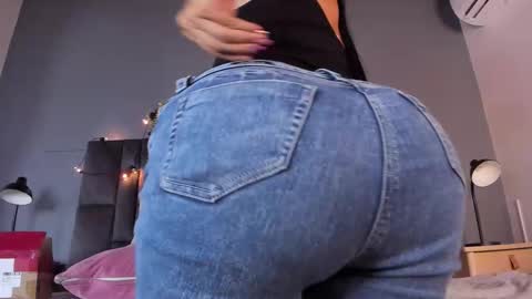 DULCE AURORA online show from September 13, 2025, 2:44 am