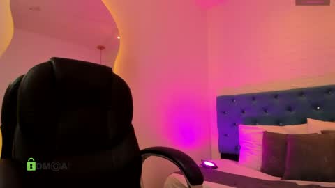 Dulce  online show from April 20, 2026, 12:08 pm