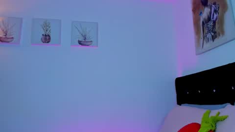 Snapshot of dulcedanii chatting on February 16, 2026, 10:44 am Daniela online show from February 16, 2026, 10:44 am