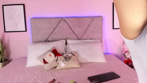 Dulcee Garcia online show from December 17, 2025, 4:07 am