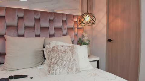 Dulce online show from April 15, 2026, 2:13 pm